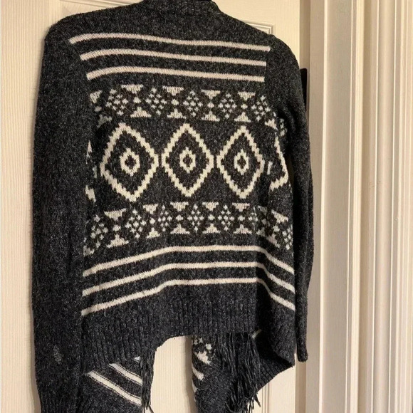 Hollister Grey & White Cardigan w/ Tassels - Size S - Small Snag On Shoulder - Picture 5 of 5